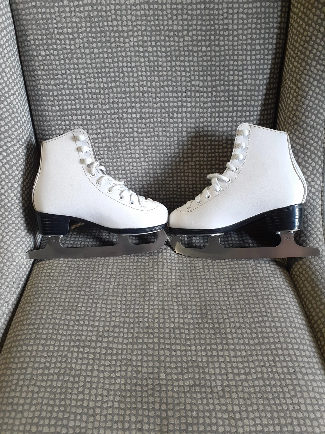 Vic Dream White Figure Skates - Size 12Y - photo 2