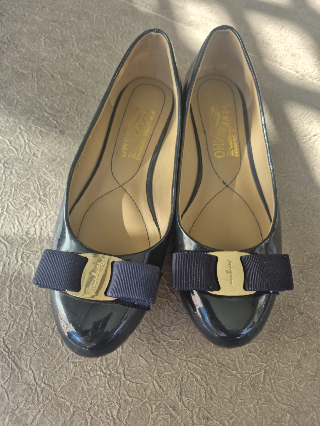 Salvatore Ferragamo Navy Patent Bow Flats - photo 2