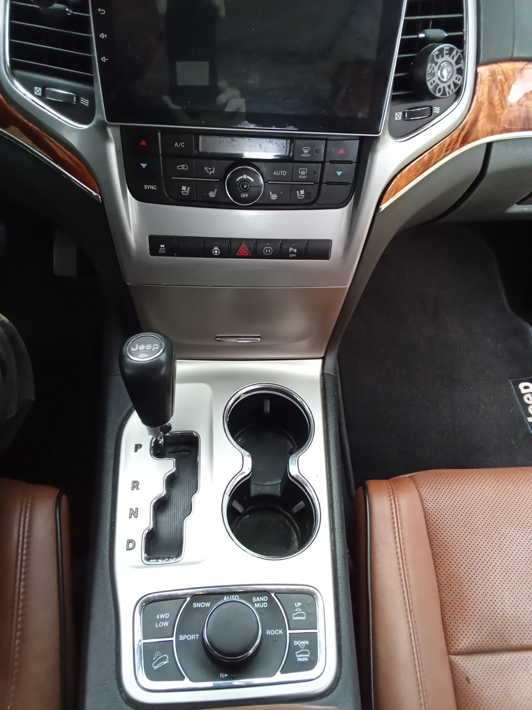 Jeep Grand Cherokee SUV - photo 4