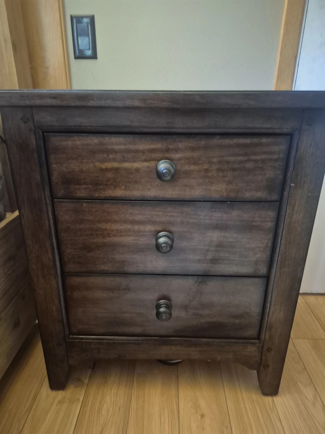 Dark wood bedroom dresser and 2 nightstands set