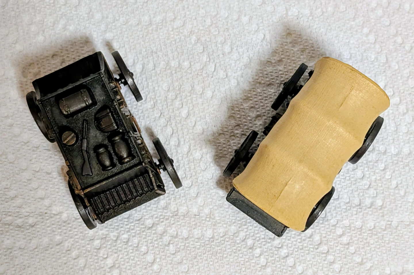 Vintage Diecast Stagecoach and Covered Wagon Pencil Sharpeners - photo 5