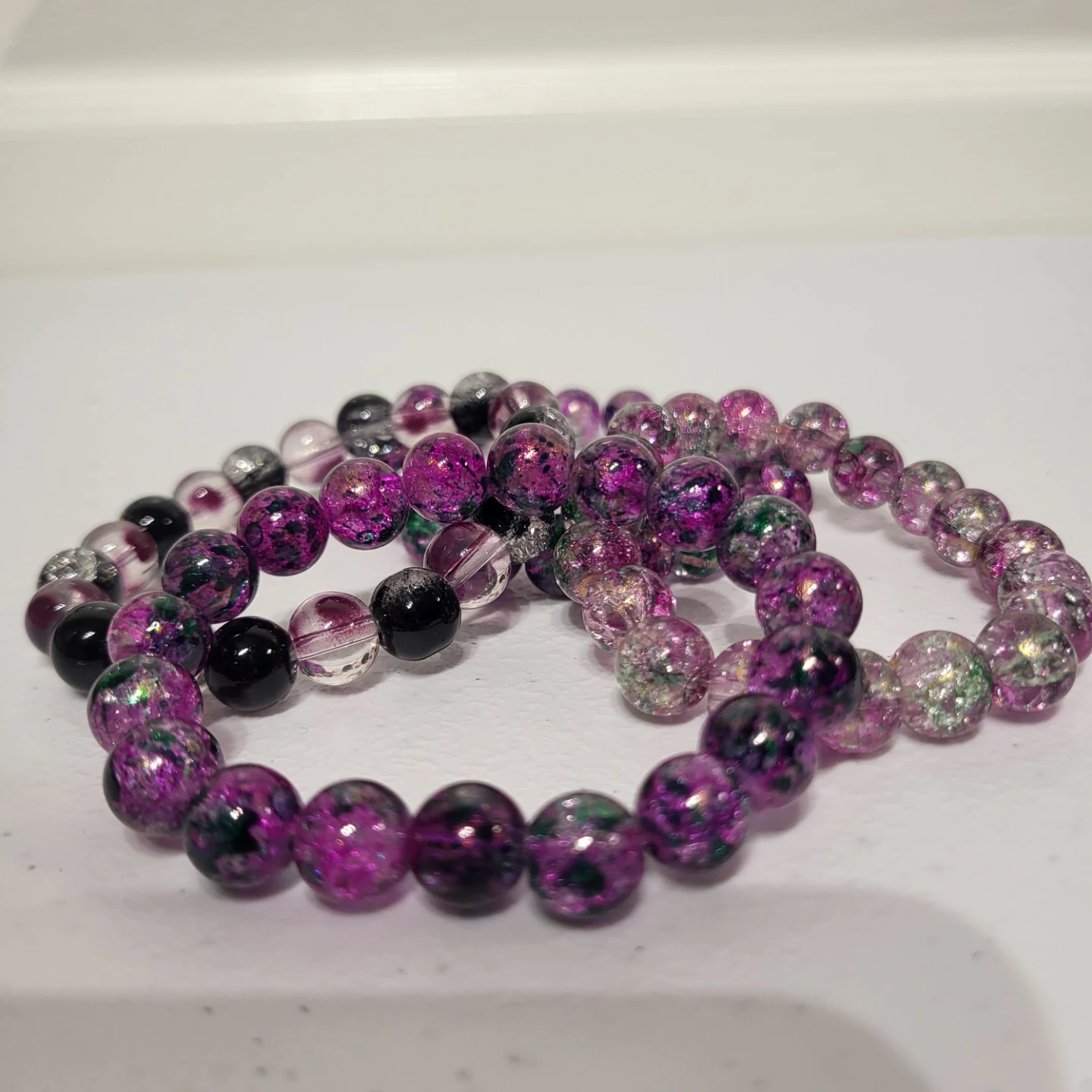 Set of 18 Multi-Coloured Crackle Glass Bead Bracelets - photo 3