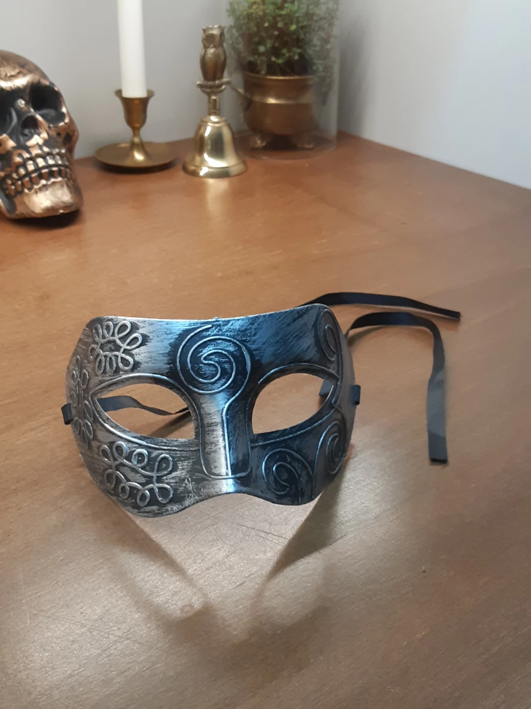 vintage-style silver Greek-Roma half-face masquerade mask.