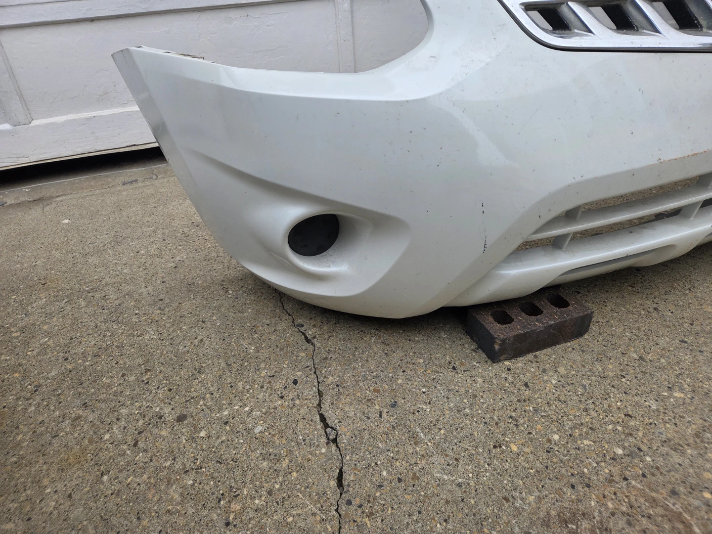 Nissan Front Bumper with Grille - photo 3