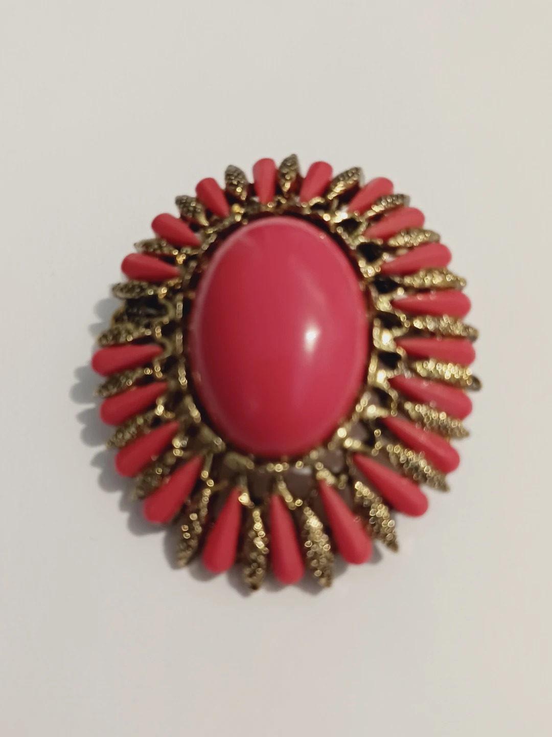 Beautiful Gold Tone Pink Cabochon Oval Brooch
