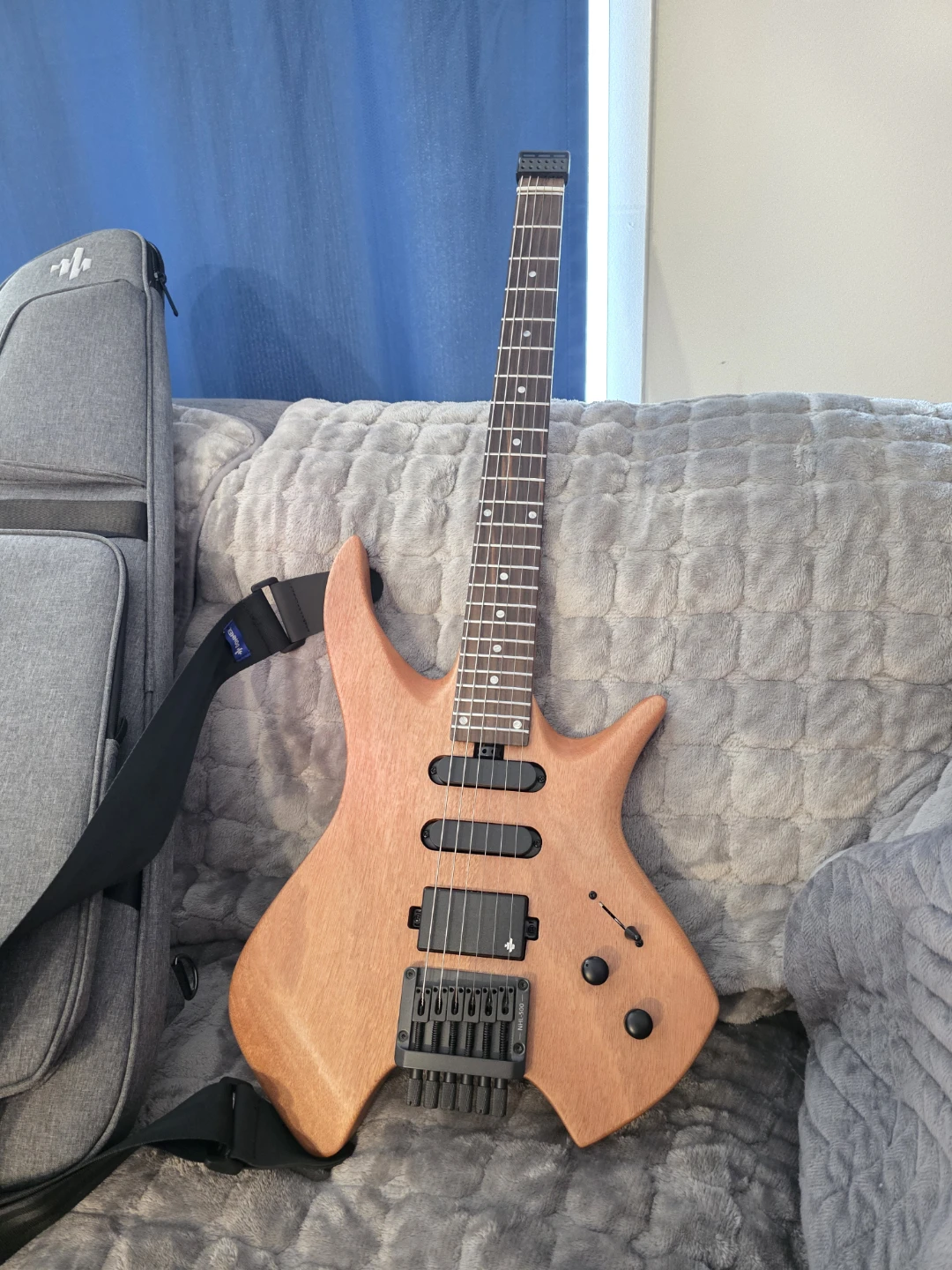 Donner headless electric guitar