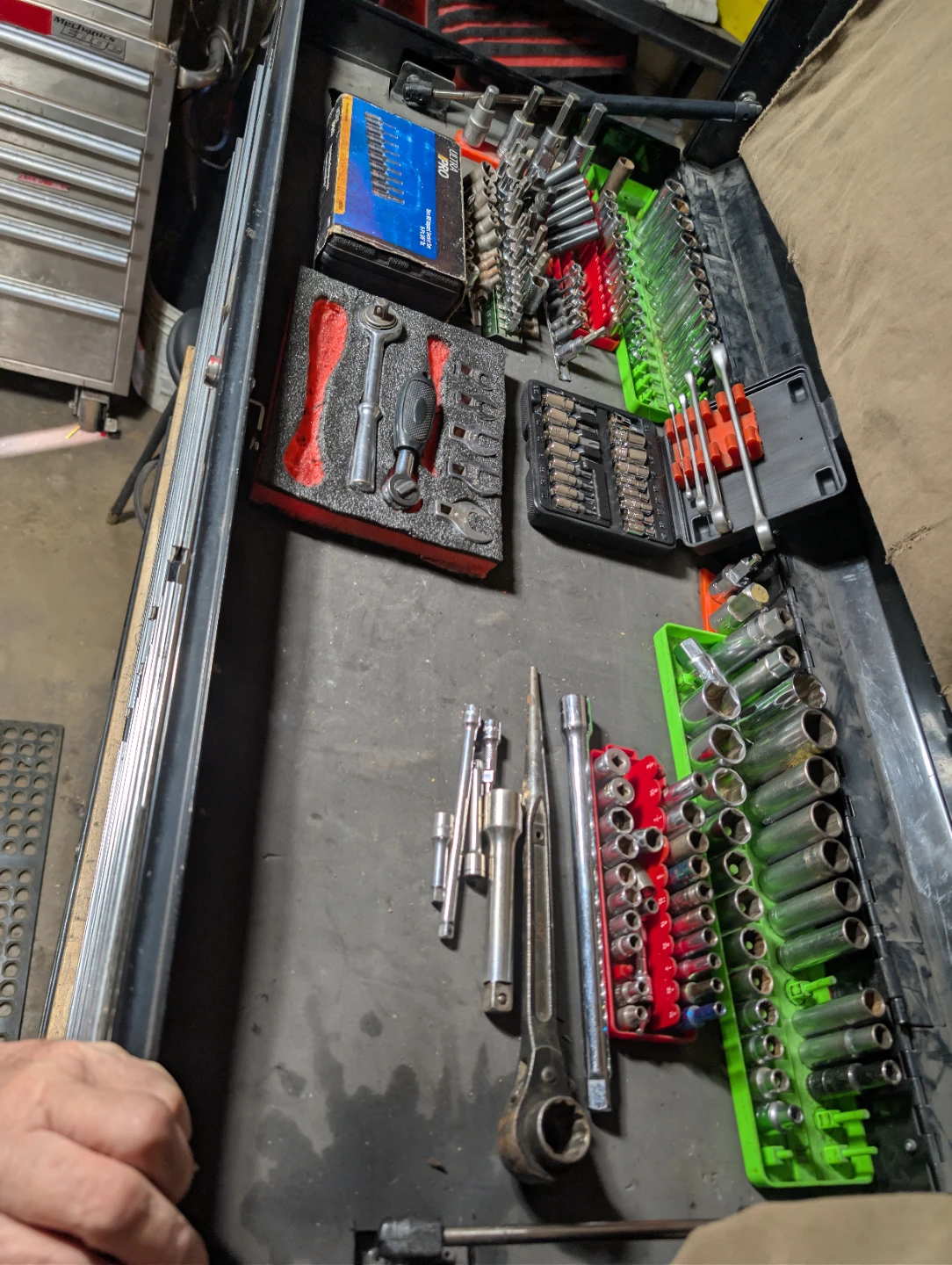Bynford pro top box ,tools
