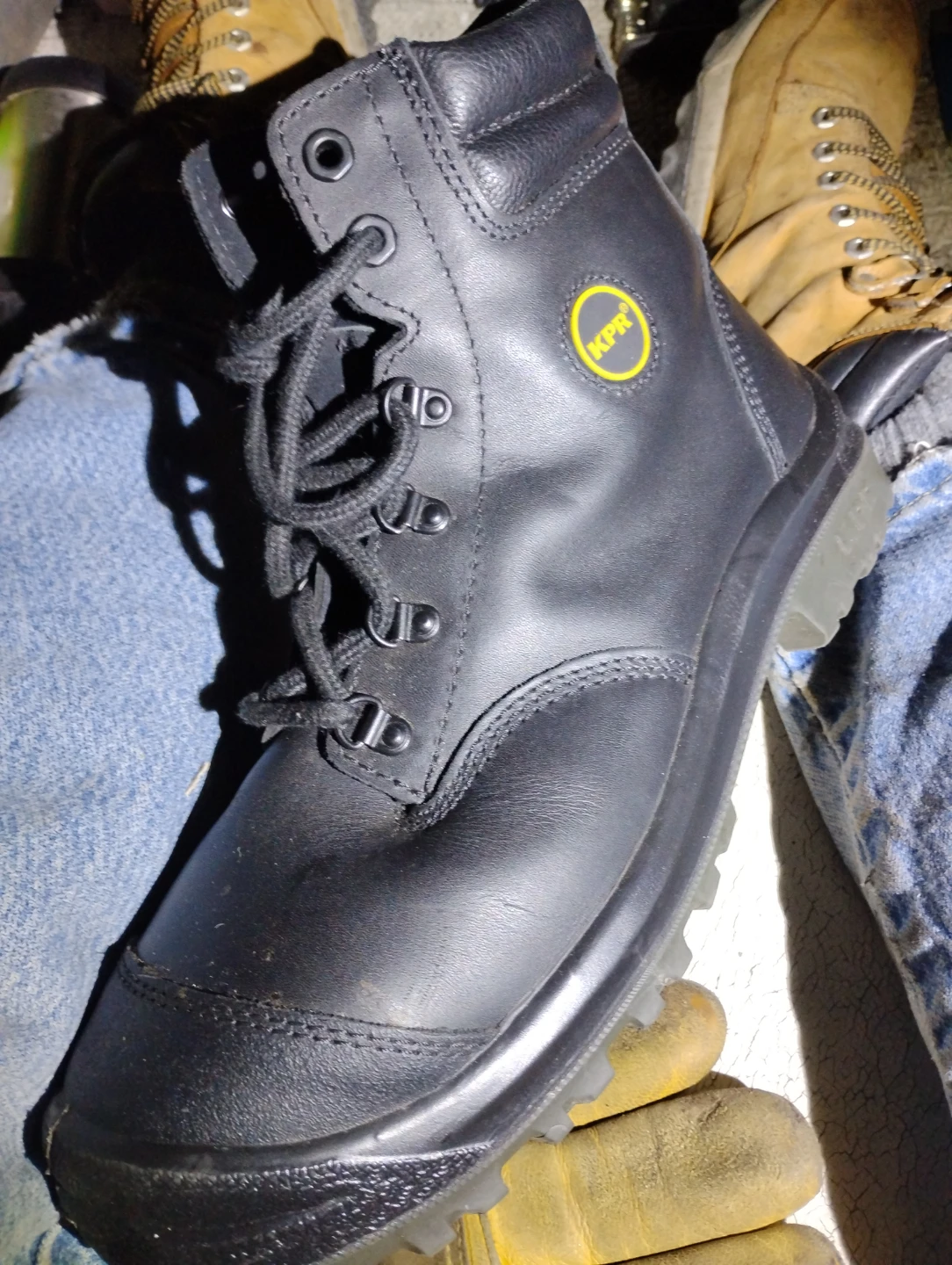 KPR Size10 lowcut work boots  King Power Thinsulate Safety Boots