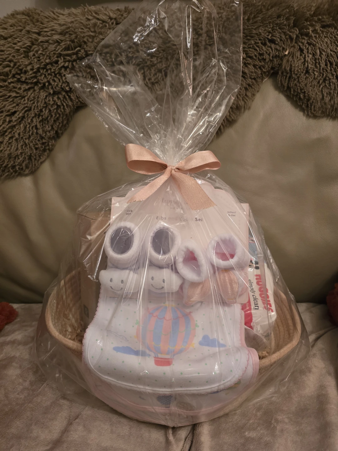 Baby Girl Gift Basket 0-9 months - photo 2