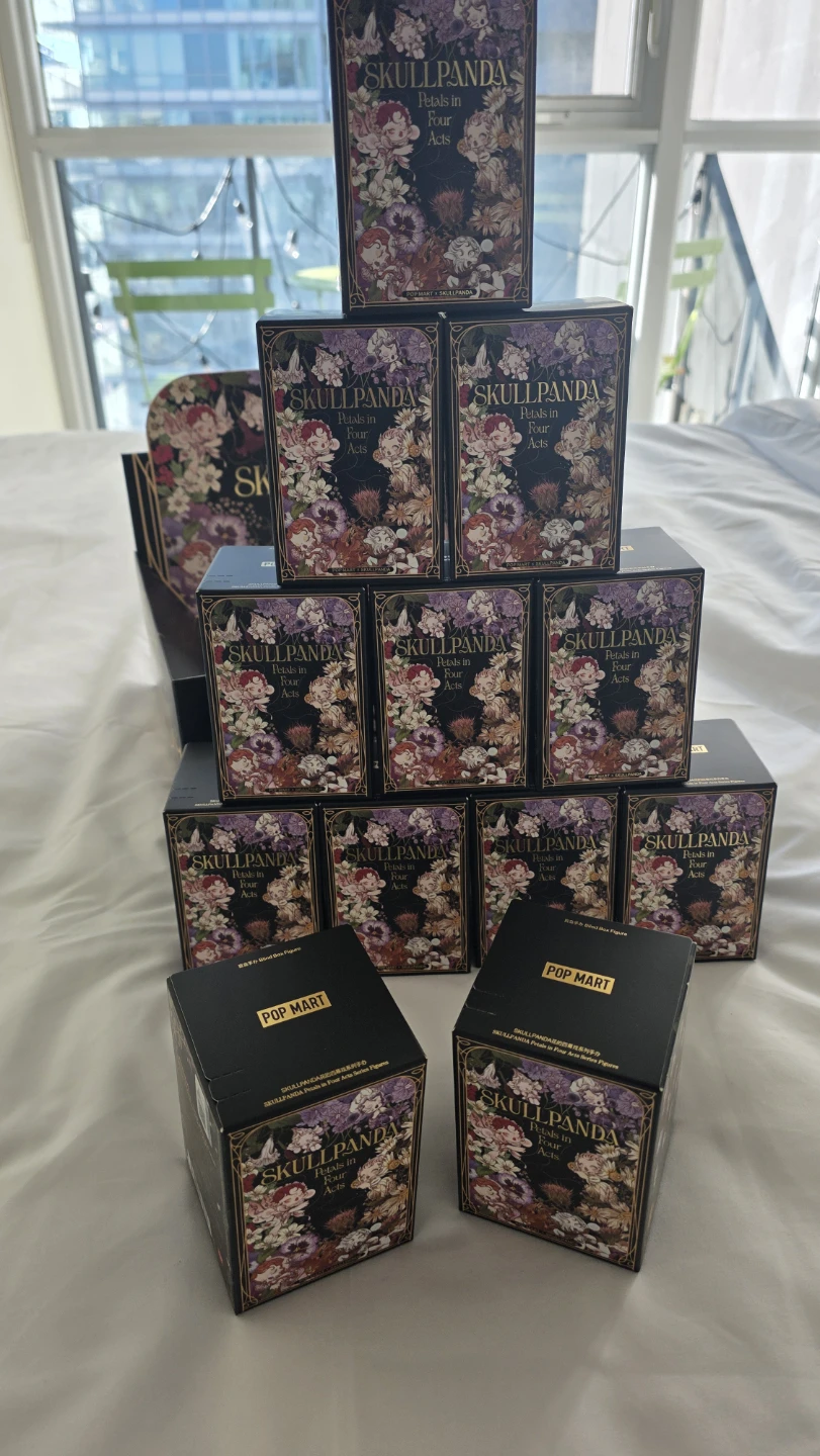 POP MART Skullpanda Petals in Four Acts Blind Box - photo 3