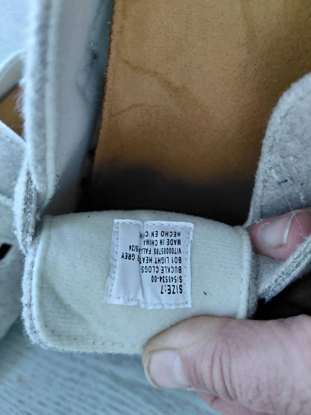 Gap grey felt buckle clogs - photo 3