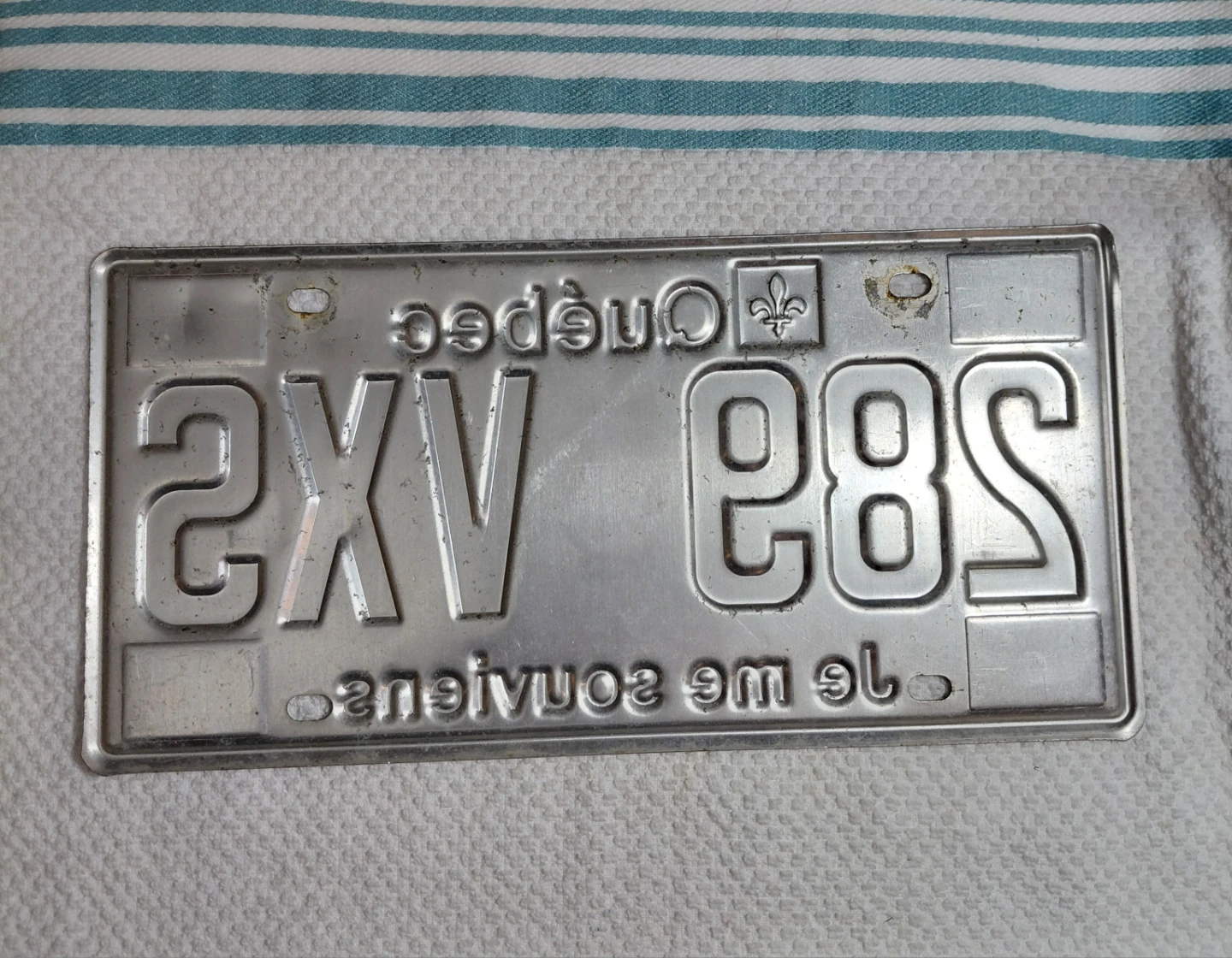 Authentic Quebec License Plate 289 VXS - photo 2