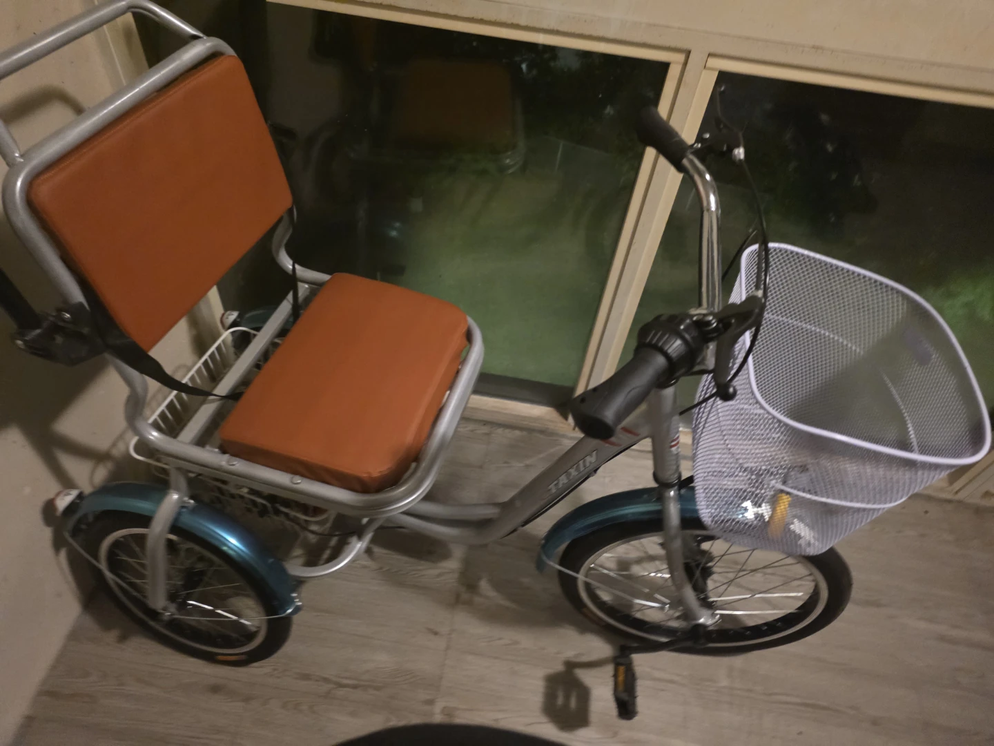 Taxin Tricycle with Seat and Basket
