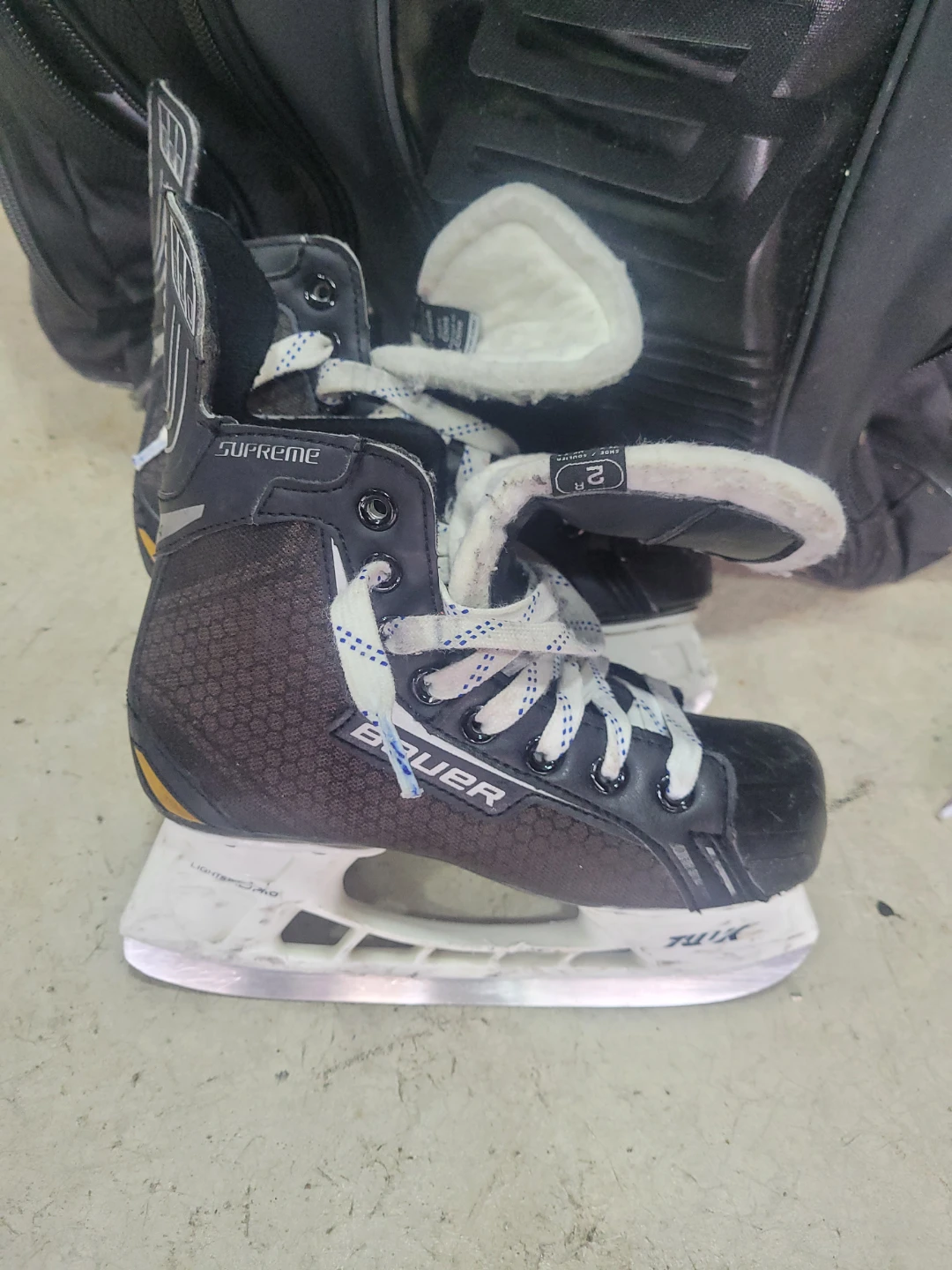 Bauer Supreme ONE.4 Ice Skates Size 2R