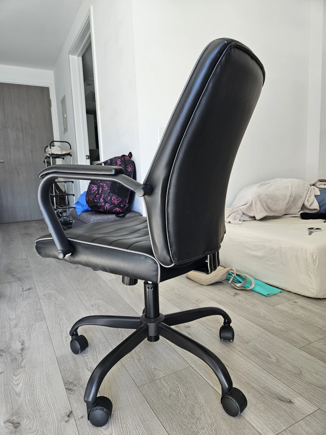Black Office Chair - photo 3