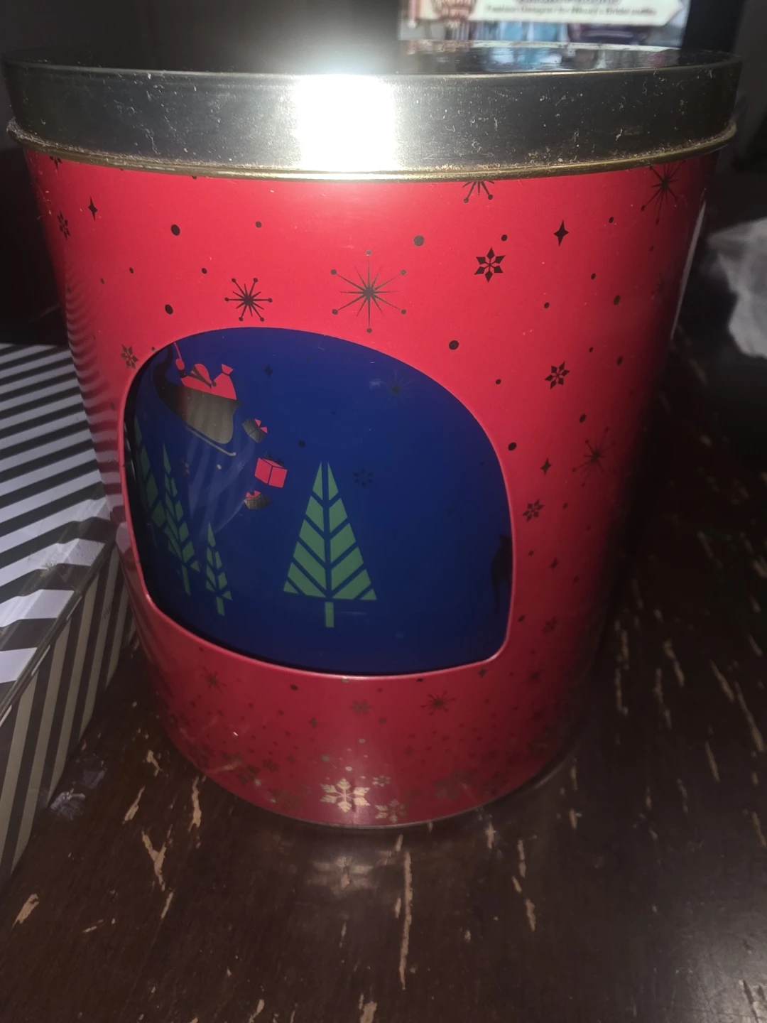 Hudson's Bay Holiday Tin Set - photo 3