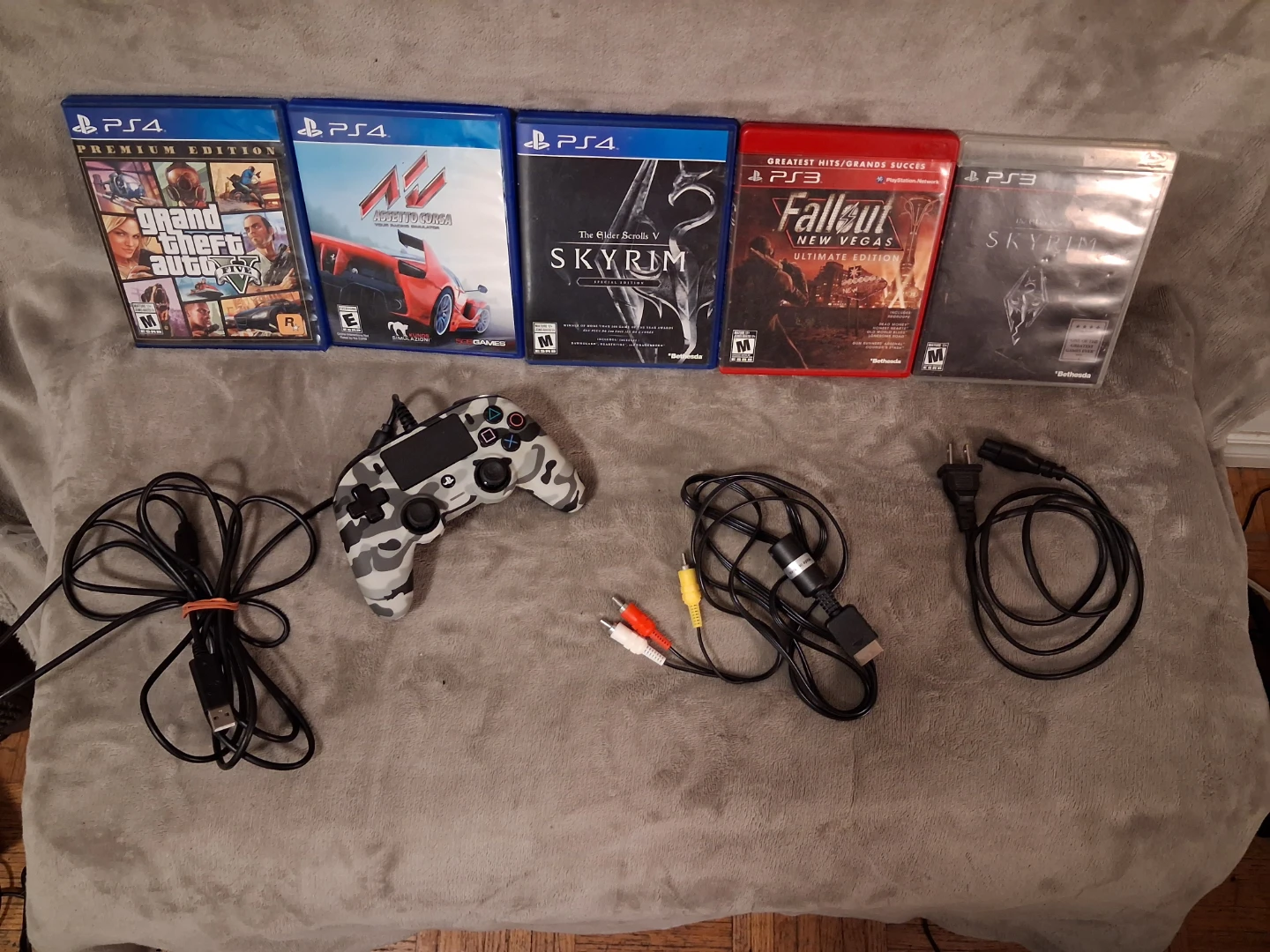PS4/PS3/Controller  AV cord and wall cord