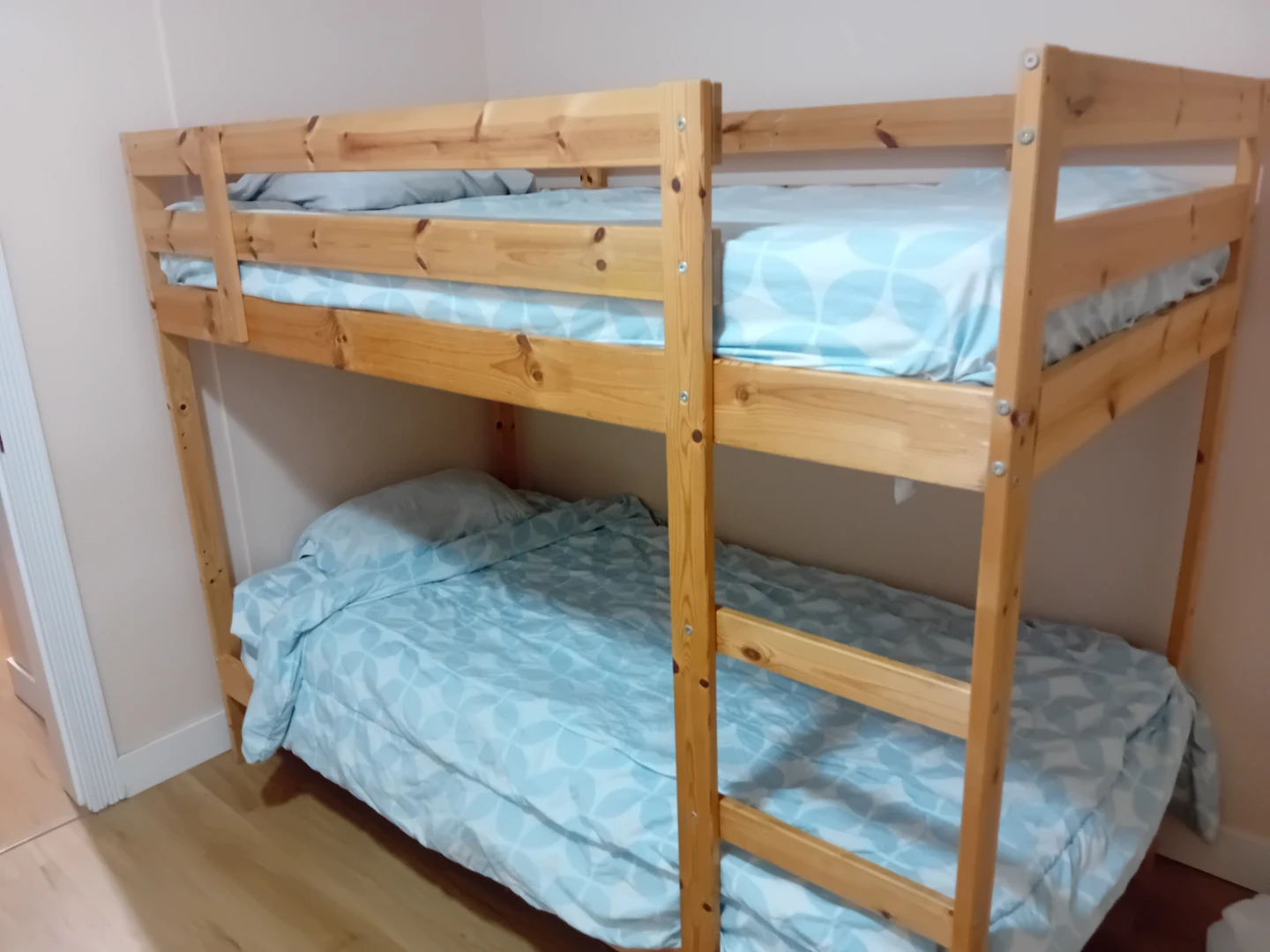 Solid Wood Twin Bunk Bed - photo 4