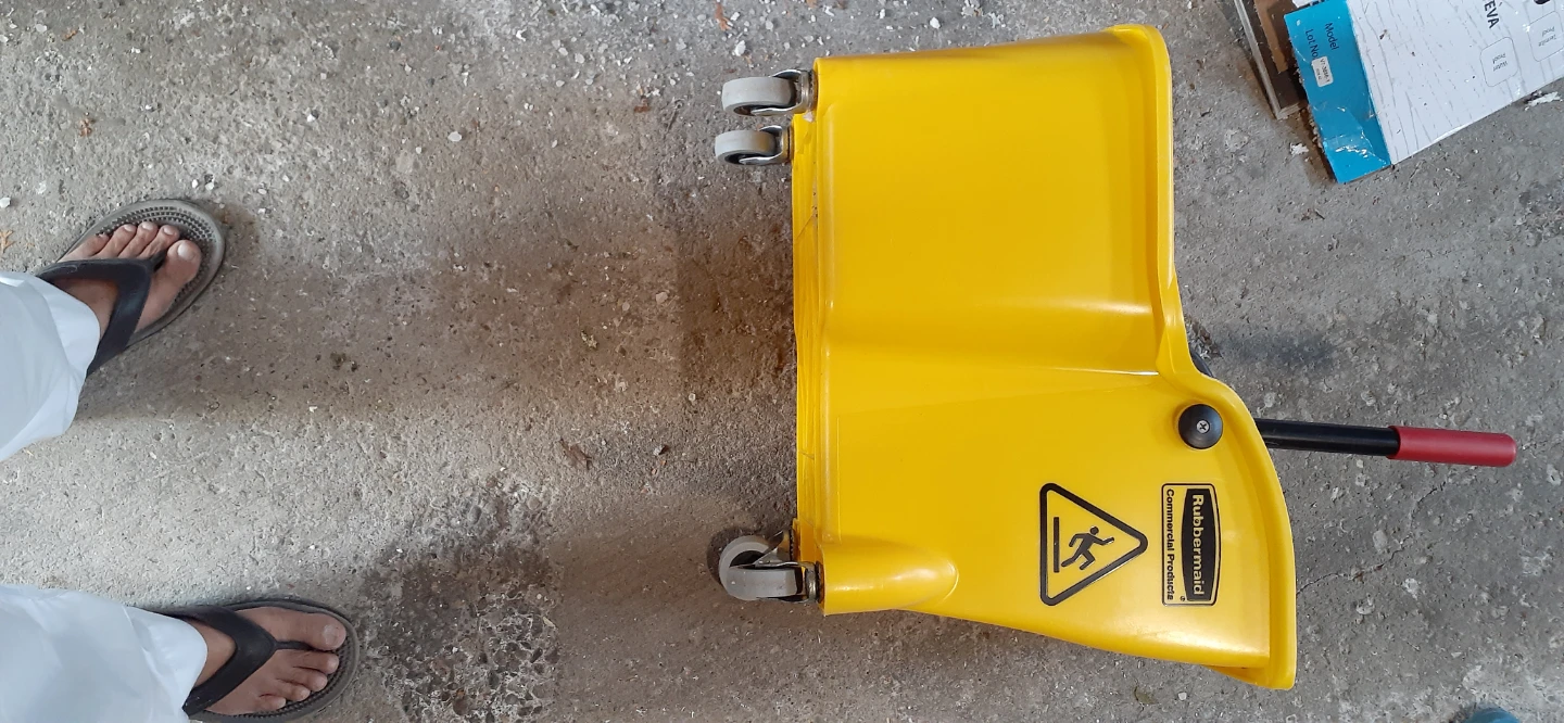 Rubbermaid Commercial Mop Bucket with Wringer - photo 4