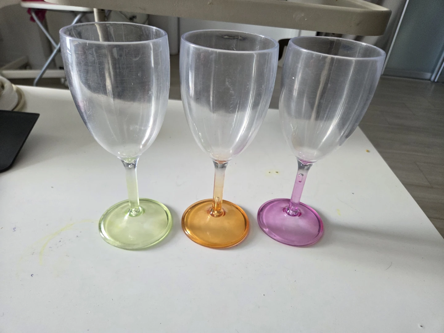 Set of 3 Colorful Plastic Wine Glasses - photo 2