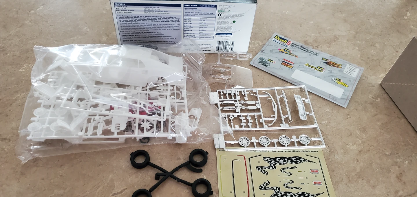 Revell 69 Mustang Fastback Amigo Pack - photo 2