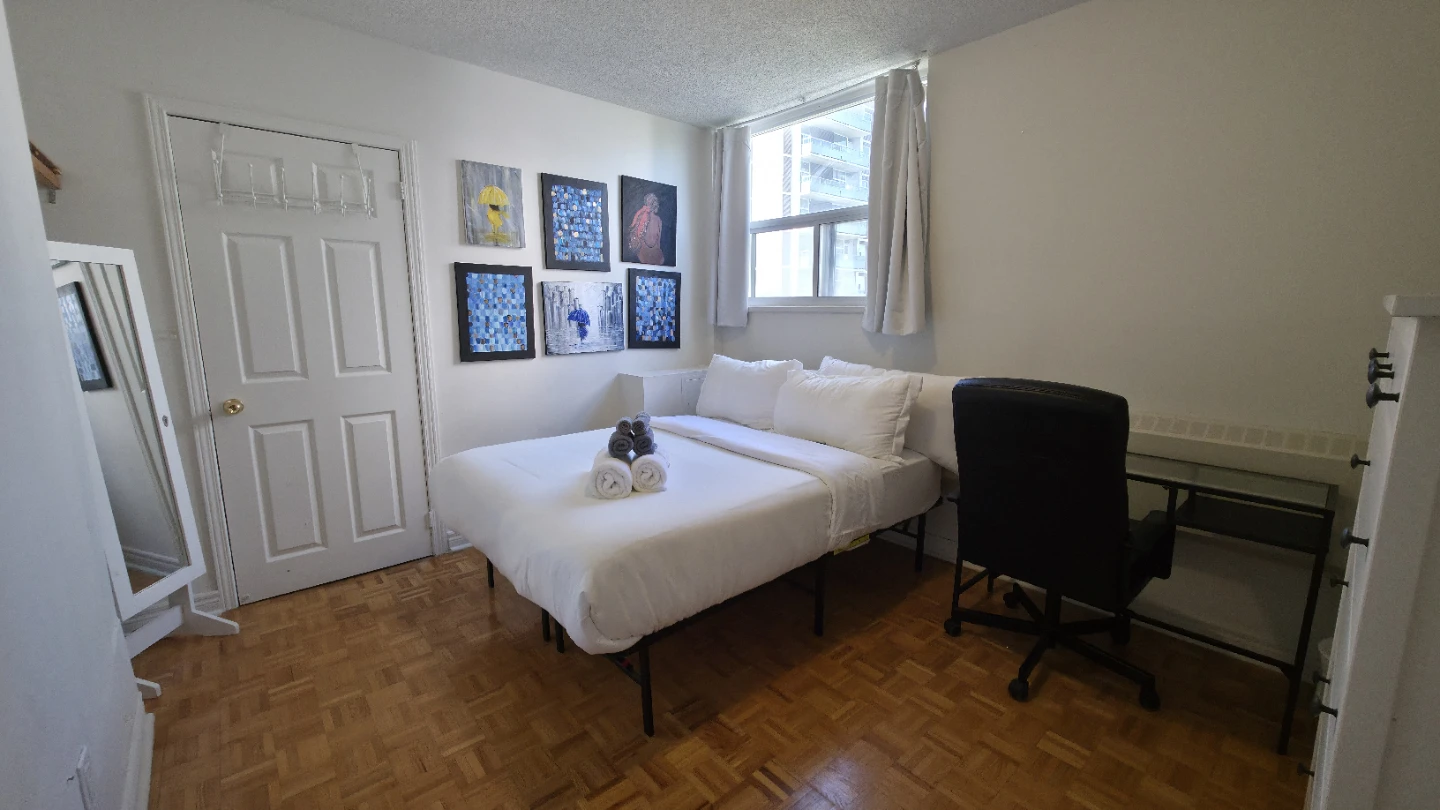 Private room in a 2 bed 1 bath apartment