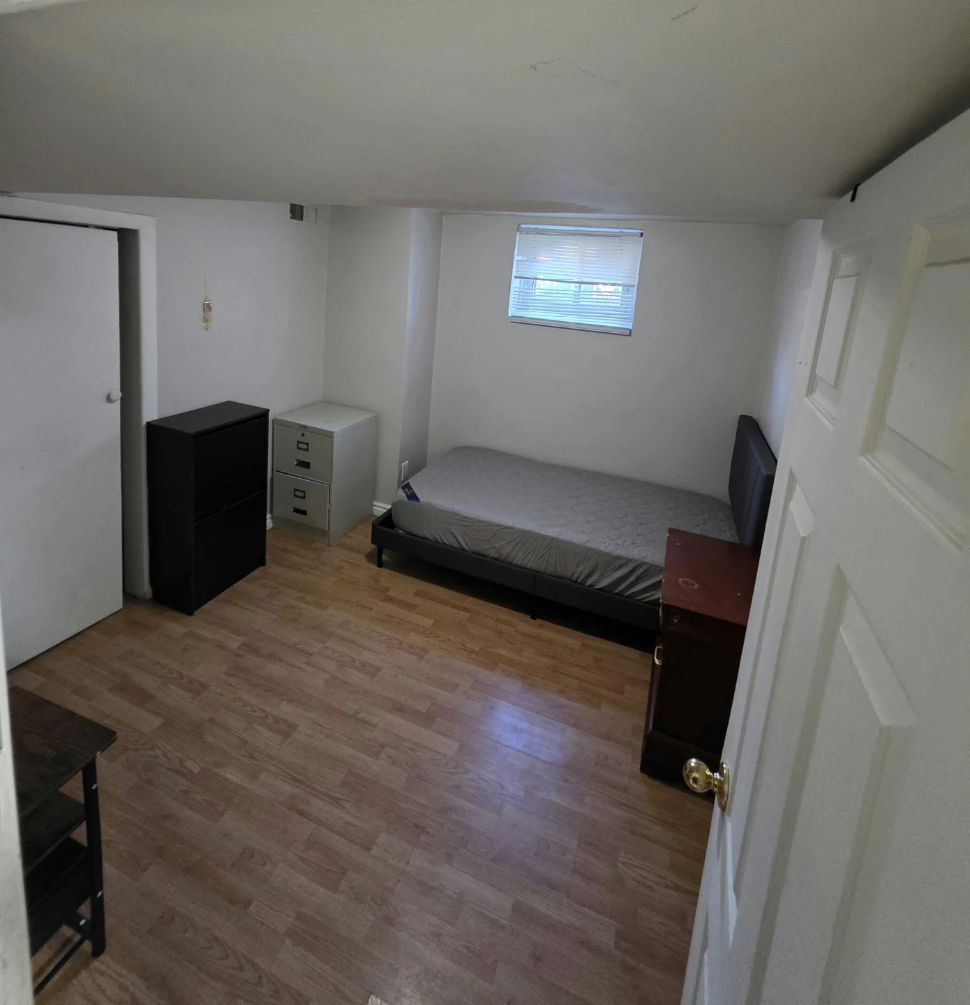 2 bedroom basement apartment for rent - photo 5