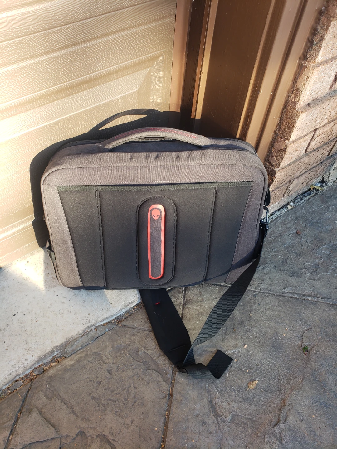 Alienware Vindicator Laptop Messenger Bag - photo 2