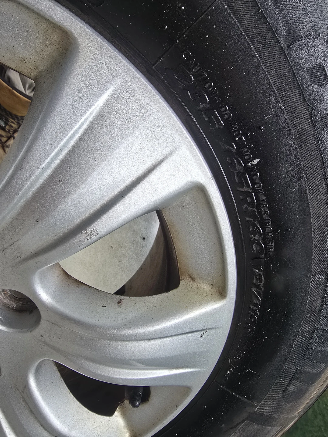 Set of 4 Honda Wheels and Tires 235/65R16 - photo 3