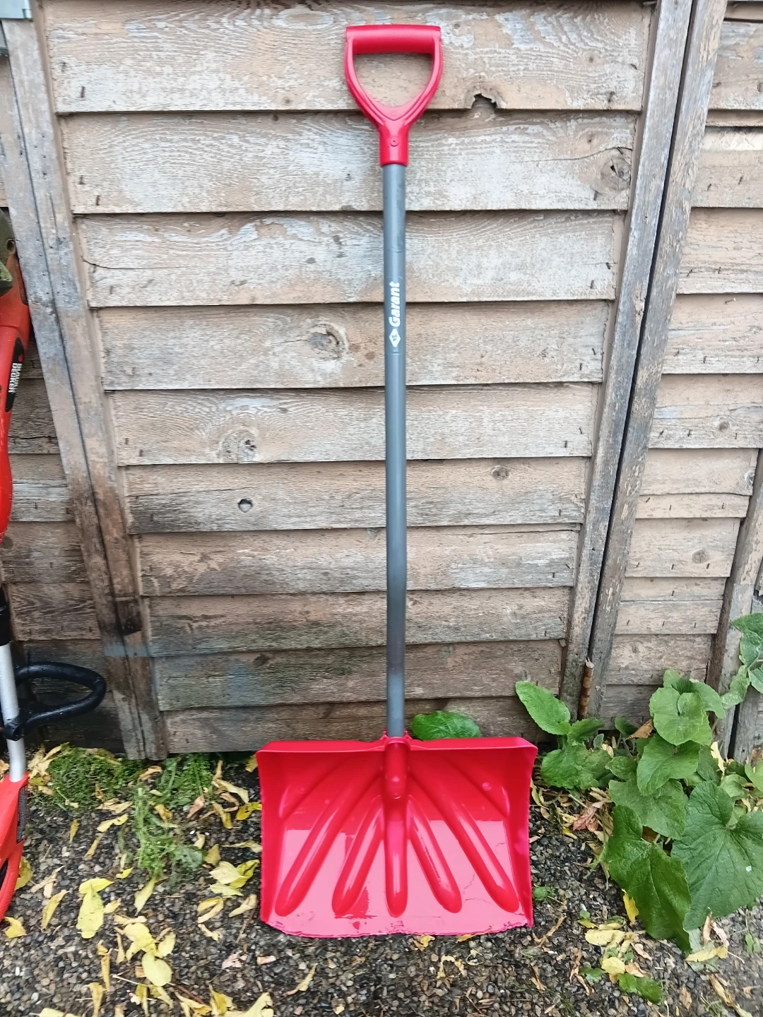 Garant Red Snow Shovel