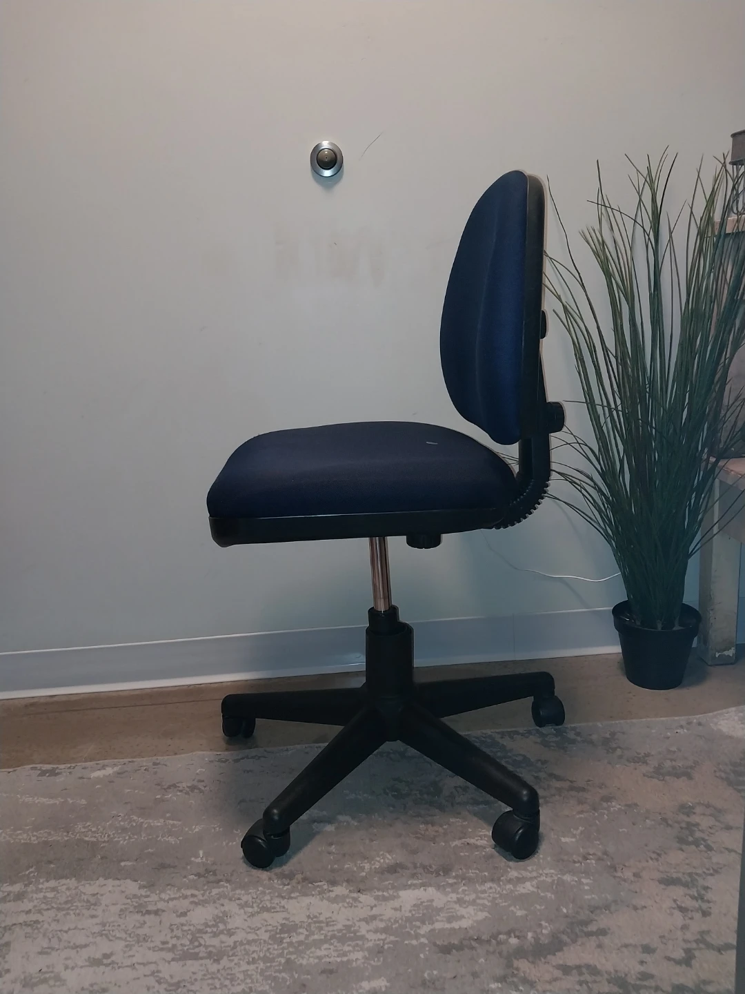 Office Chair – Navy Blue – Adjustable Height - photo 4