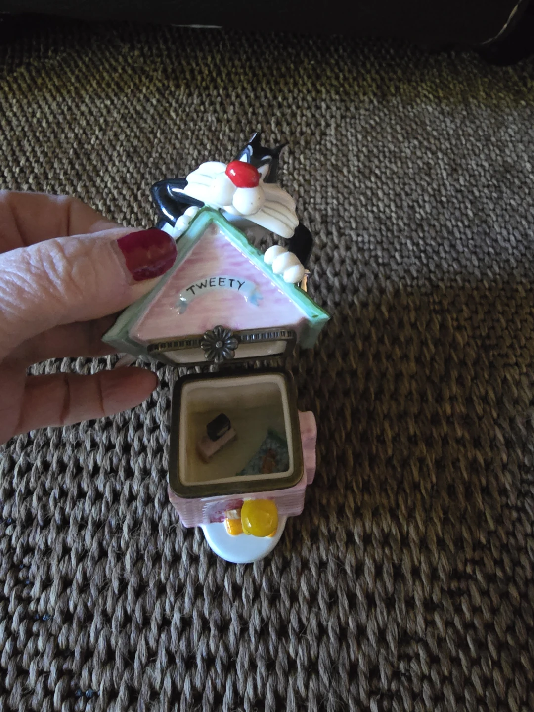 Warner Bros. Tweety and Sylvester Trinket Box - photo 2