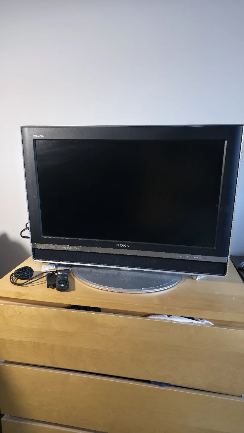 Sony Bravia KDL-V26XBR1 26-inch LCD TV and Amazon fire stick - photo 2
