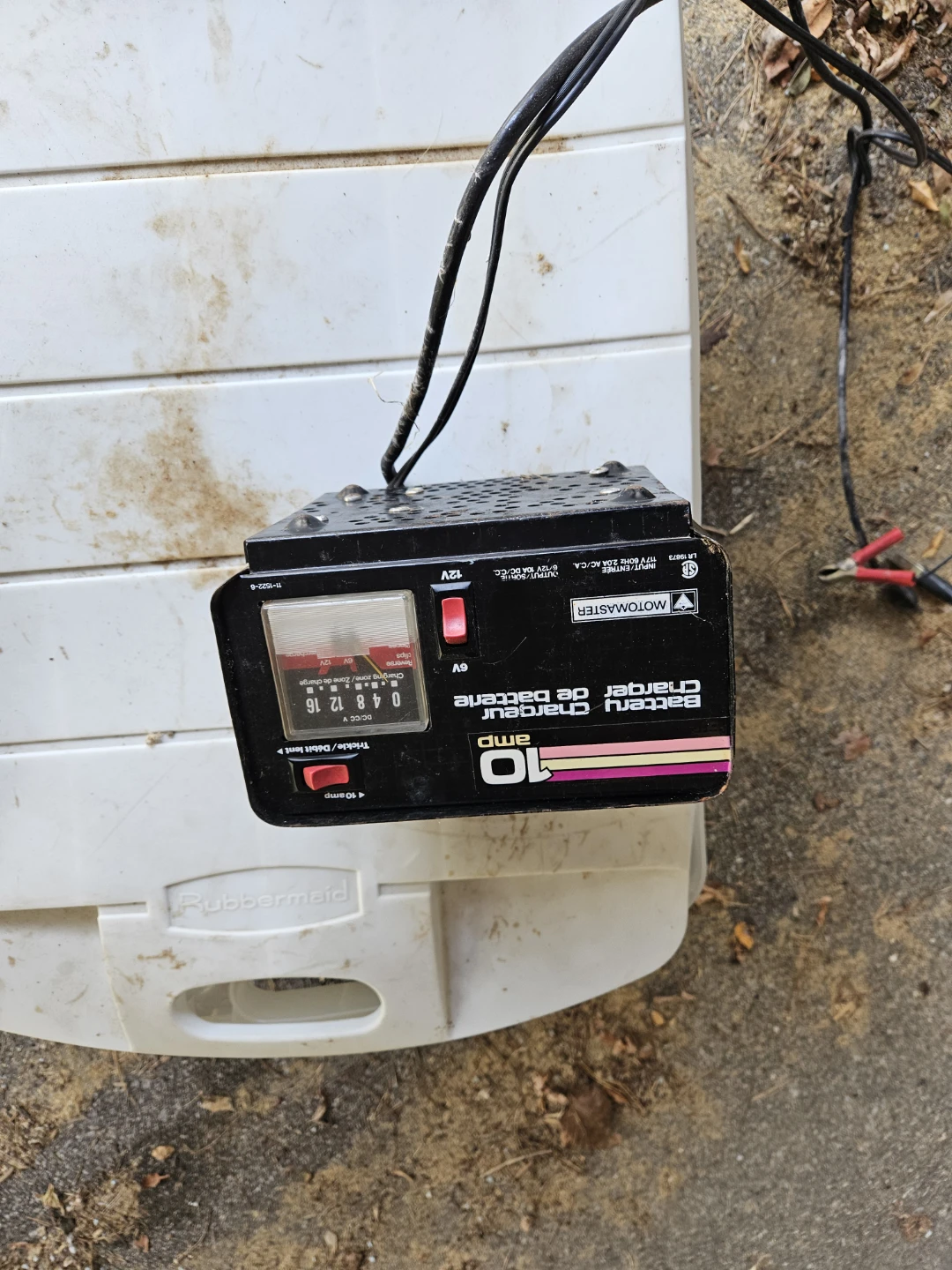 MotoMaster 10 Amp Battery Charger