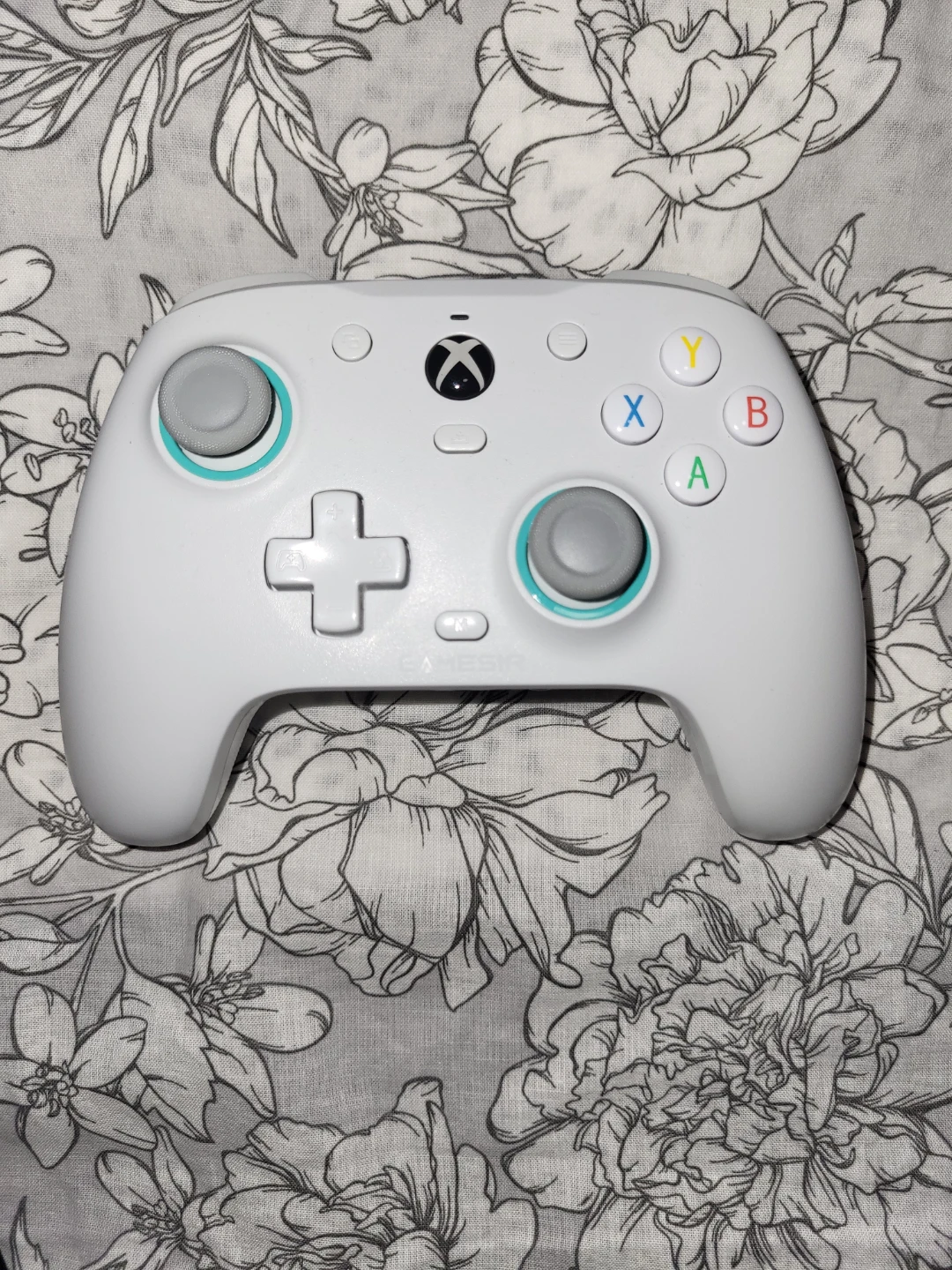 Three Xbox-compatible controllers - photo 4