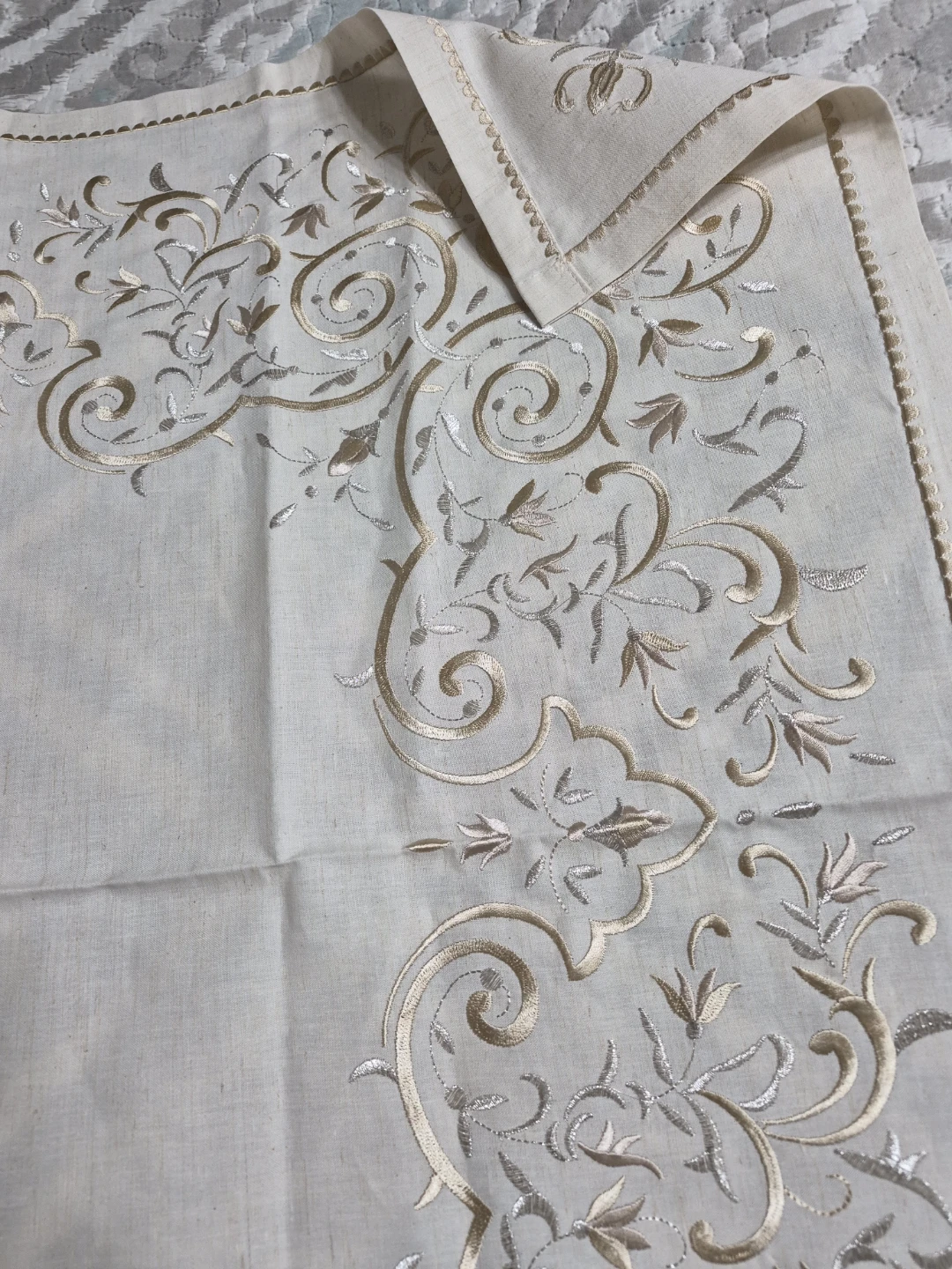 Beautiful 34" x 34" Square Table Cover Decor - photo 5