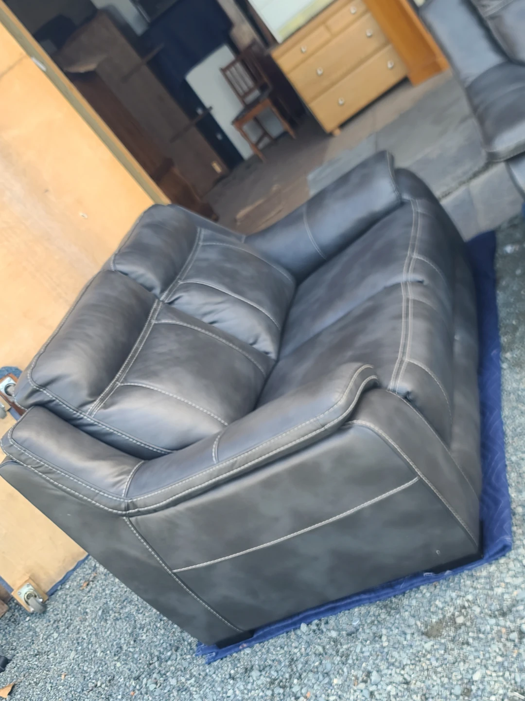 Pair of Grey Leather Loveseats - photo 4