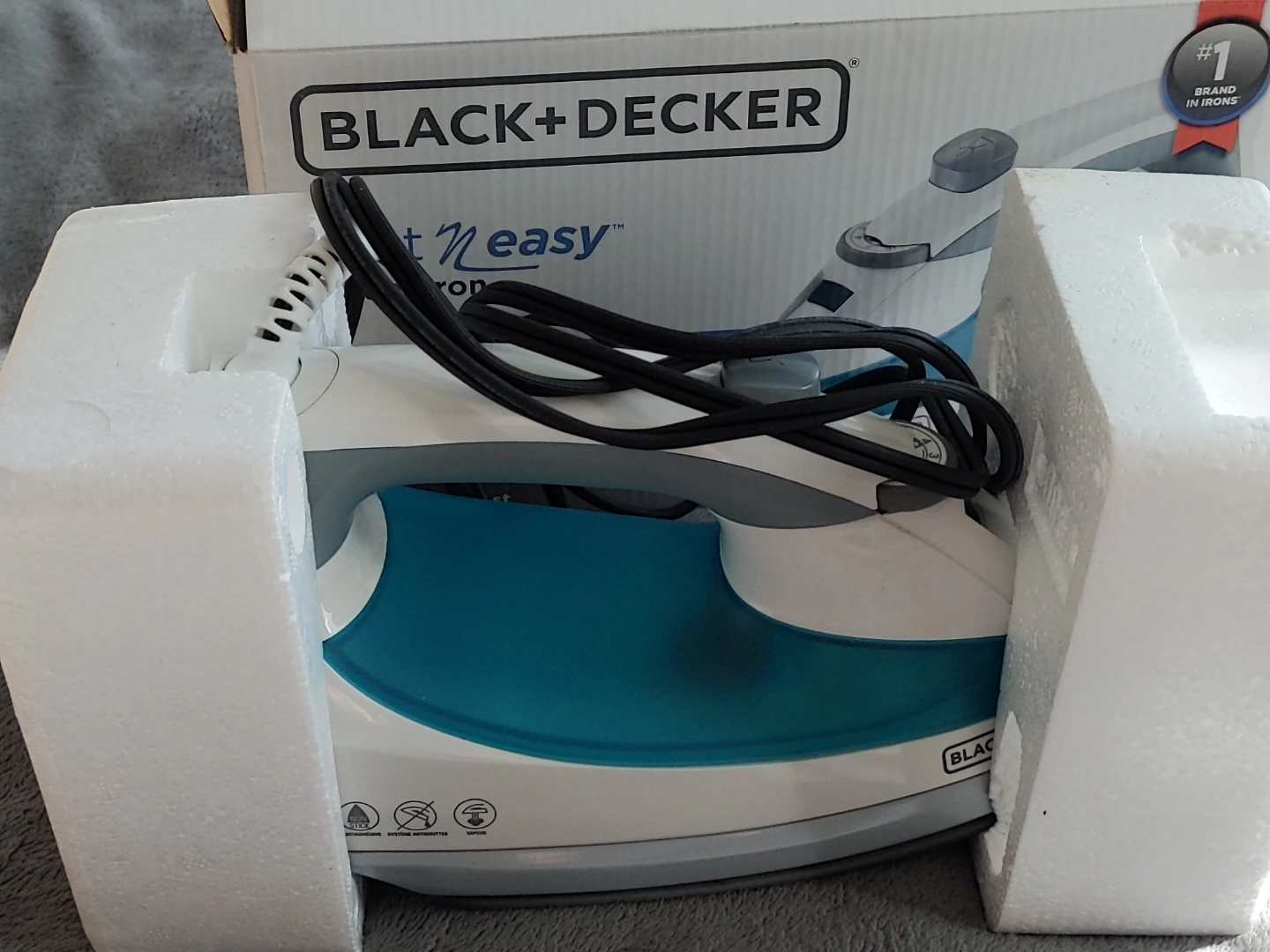Black+Decker Light 'N Easy Steam Iron - photo 3
