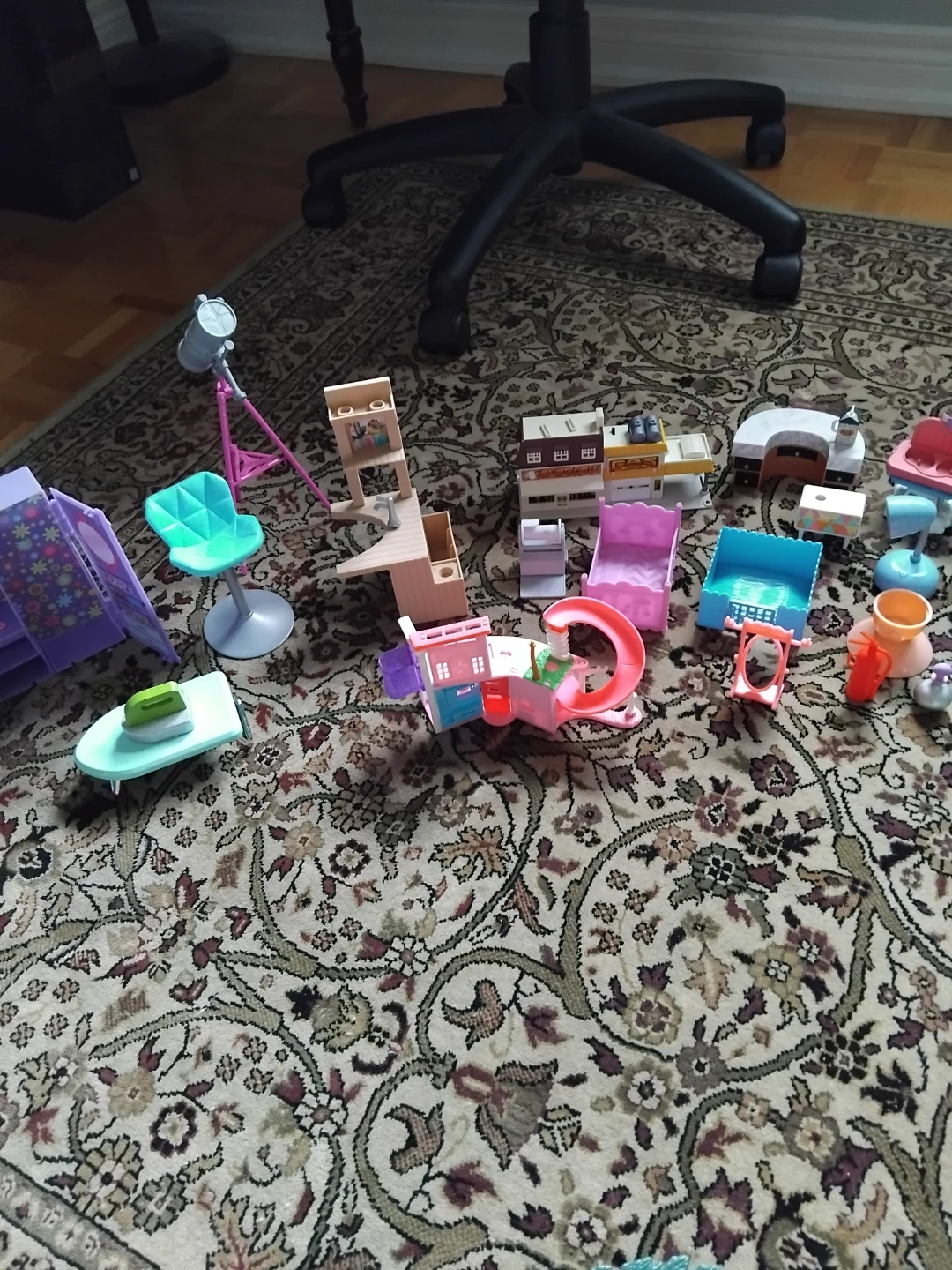 Dollhouse Furniture and Accessory Set