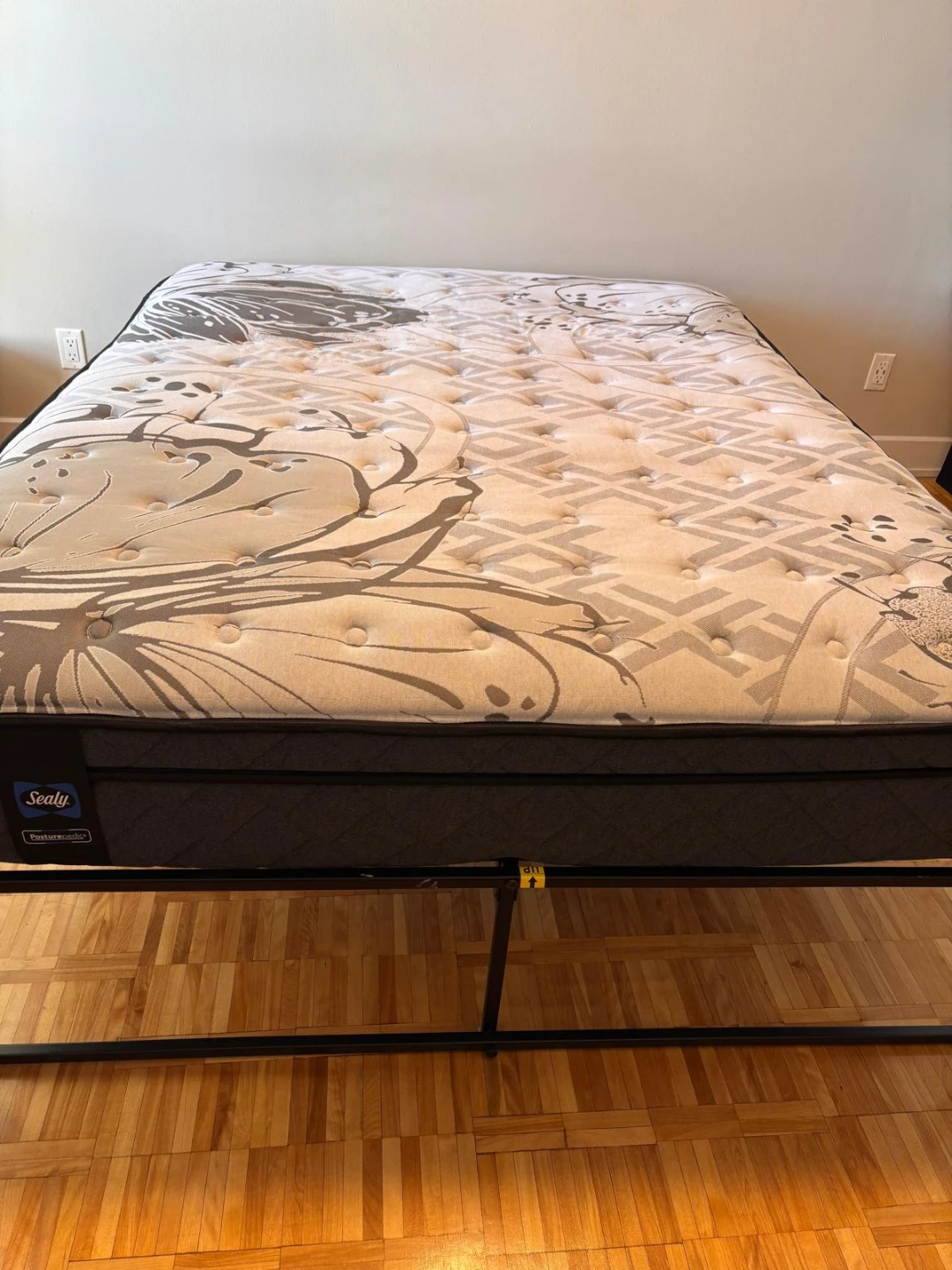 Sealy Posturepedic Mattress - photo 2