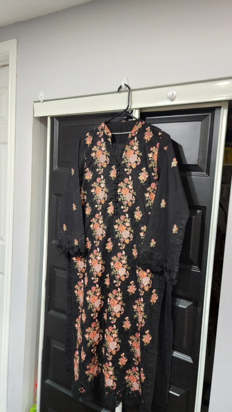 Black Floral Embroidered Kurti - photo 3