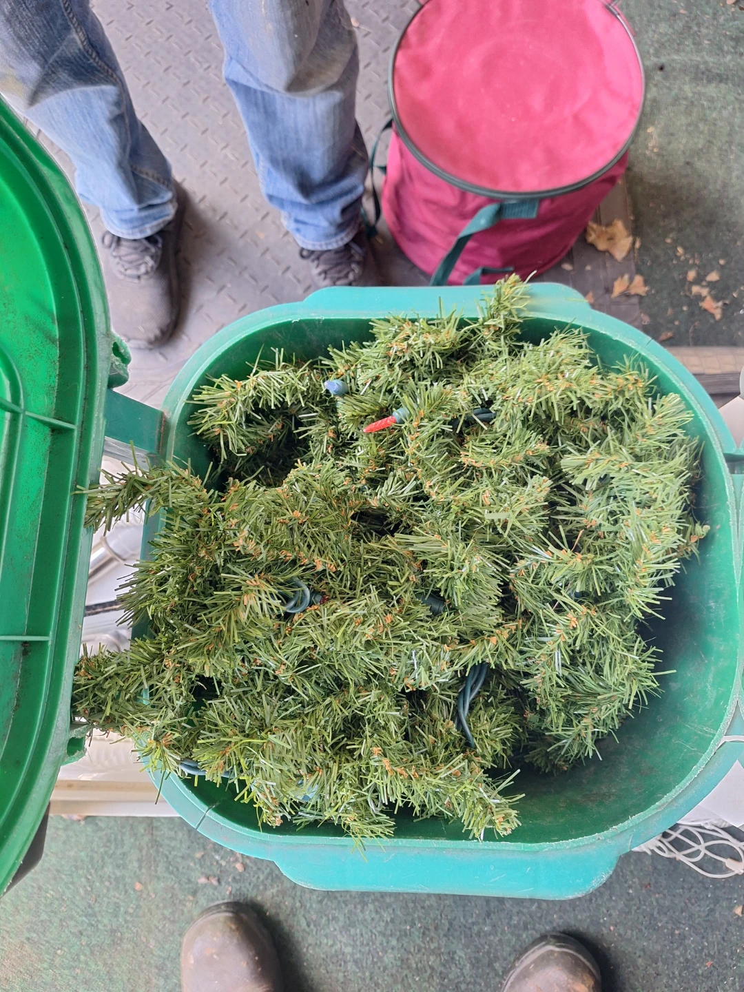 Pre-lit Artificial Christmas Garland