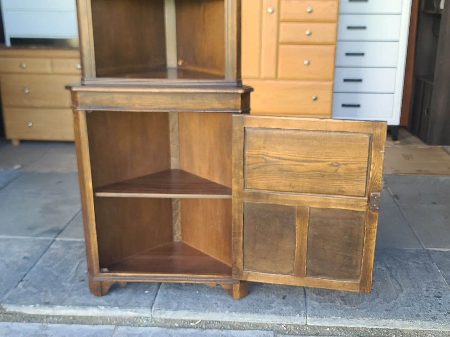 Beautiful vintage Jaycee Furniture corner cabinet - photo 3