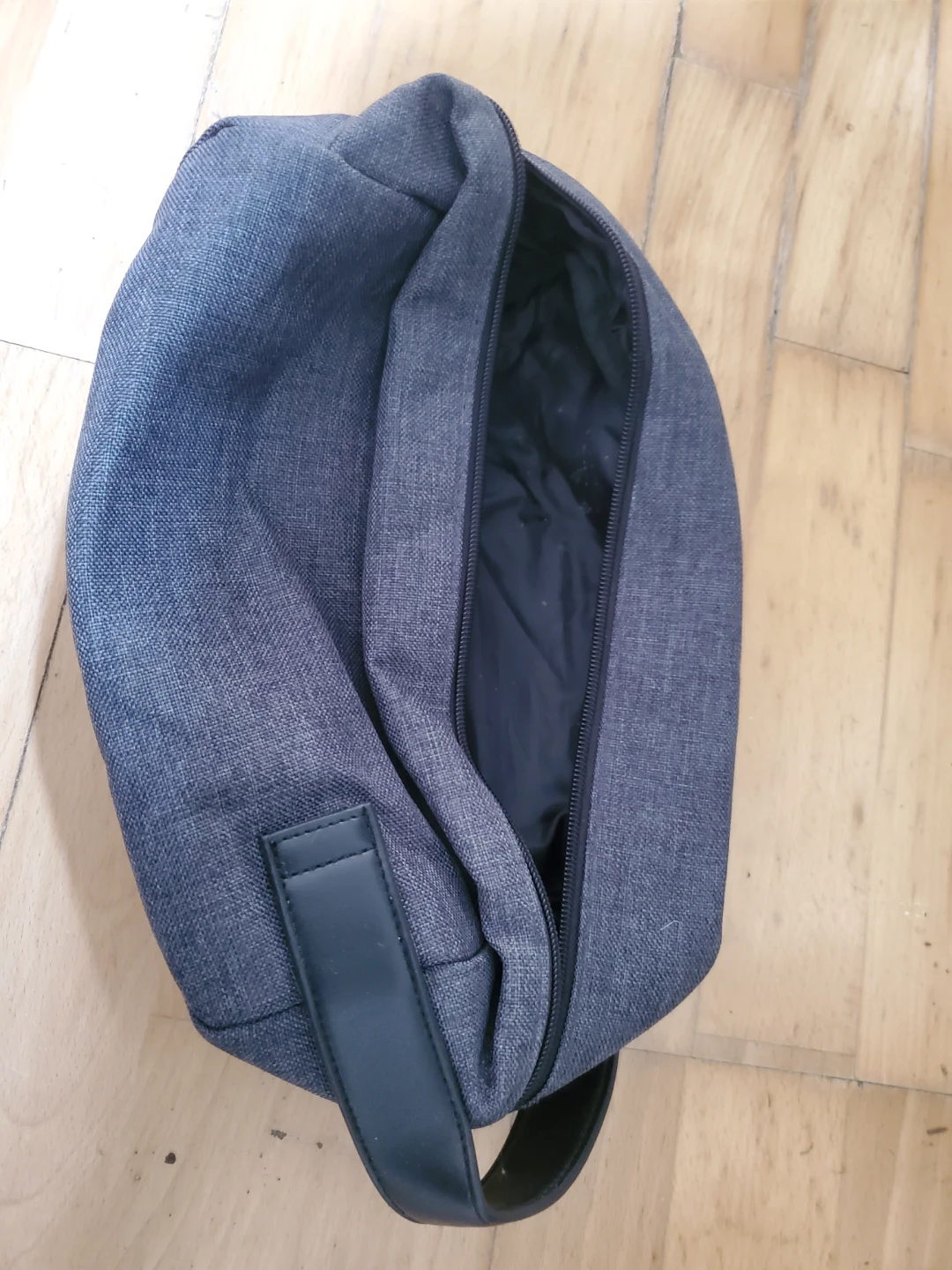 Grey Travel Toiletry Bag - photo 4