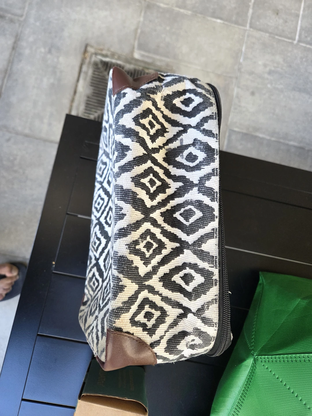 Geometric Pattern Toiletry Bag - photo 5