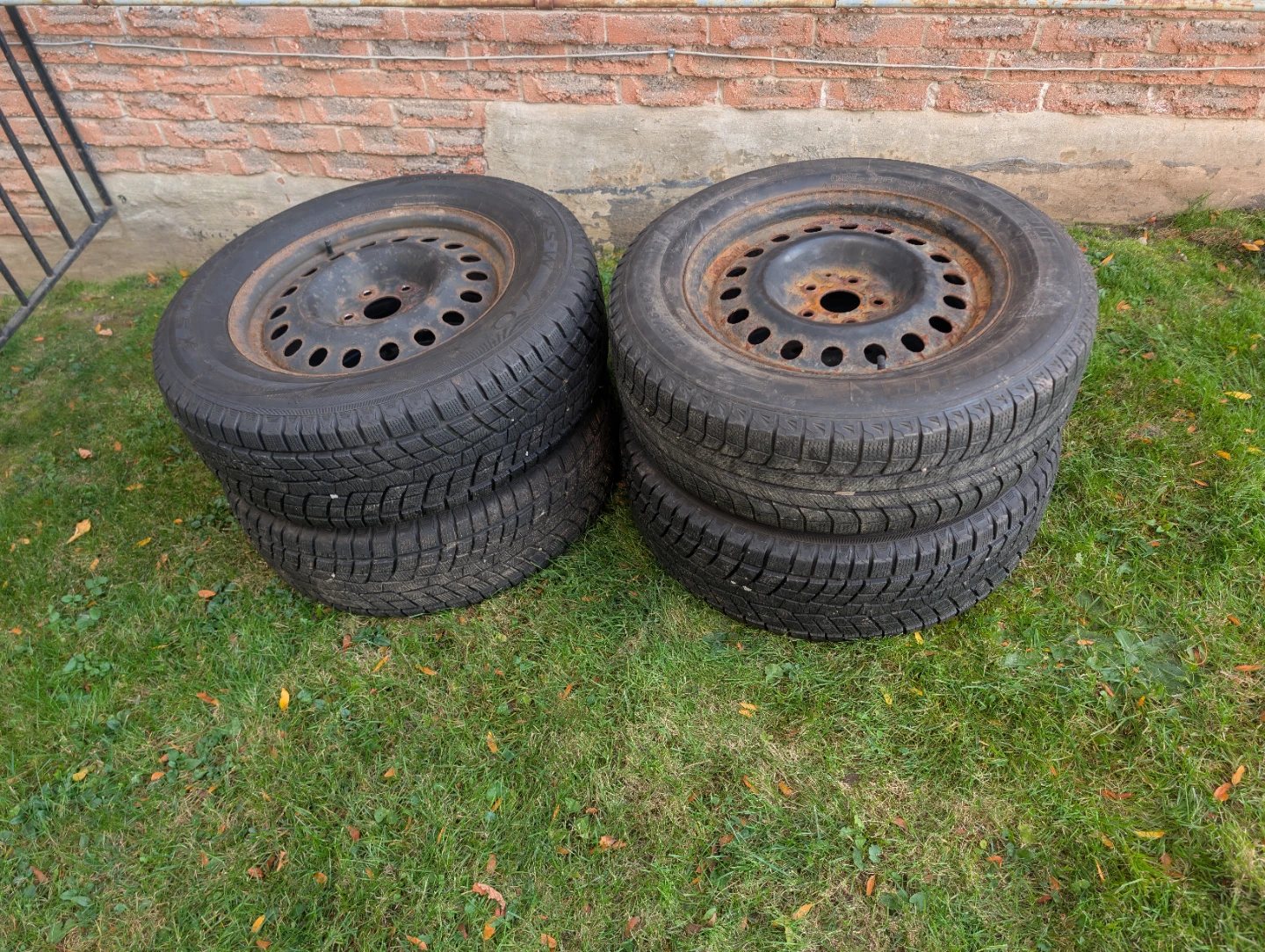 Starfire SUV Tires on Rims 235/65R17 - photo 2