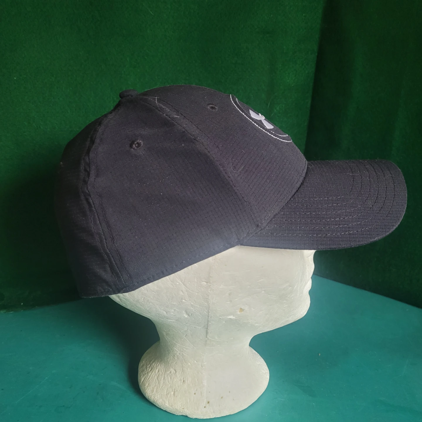 Brand New NWOT Under Armour Golf Hat Black - photo 4