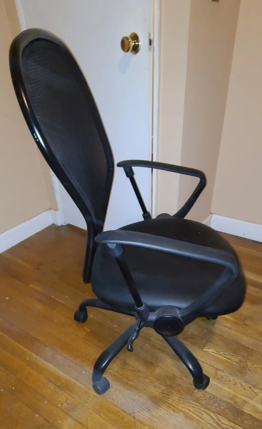 Black Mesh Office Chair - photo 2