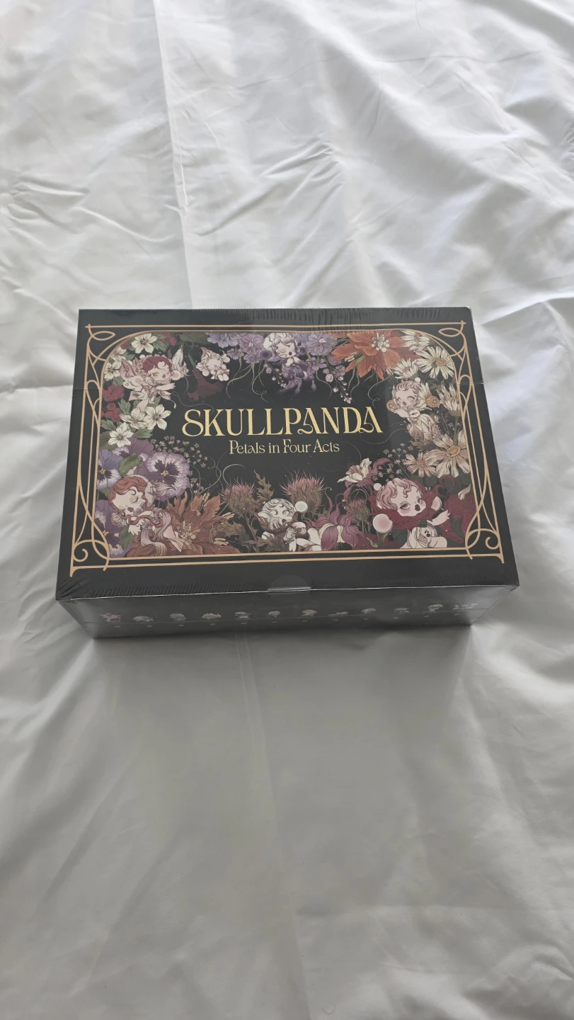 POP MART Skullpanda Petals in Four Acts Blind Box