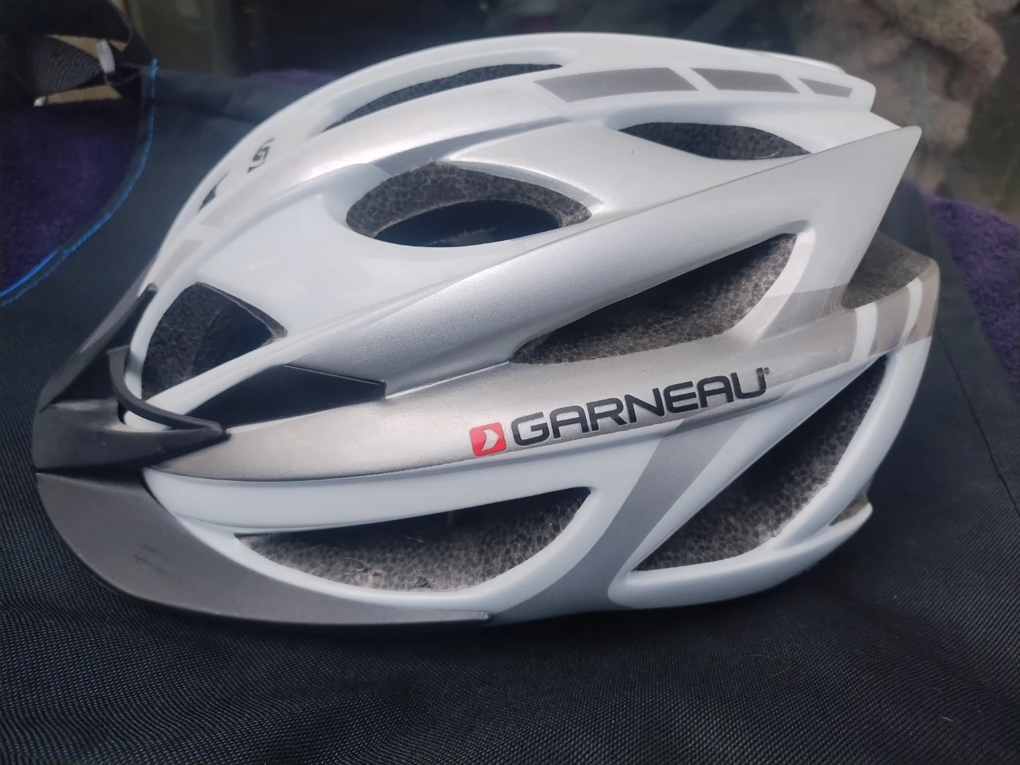 Louis Garneau Cycling Helmet Size M